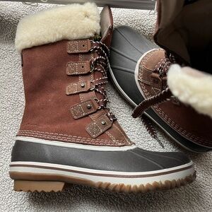 NWOB Eddie Bauer Women's Hunt Pac Deluxe Boot size 8